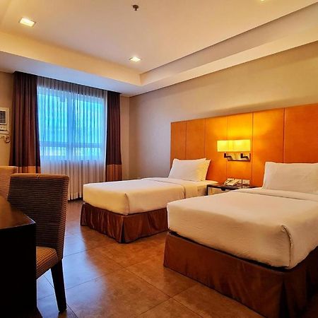 District 21 Hotel Iloilo Extérieur photo