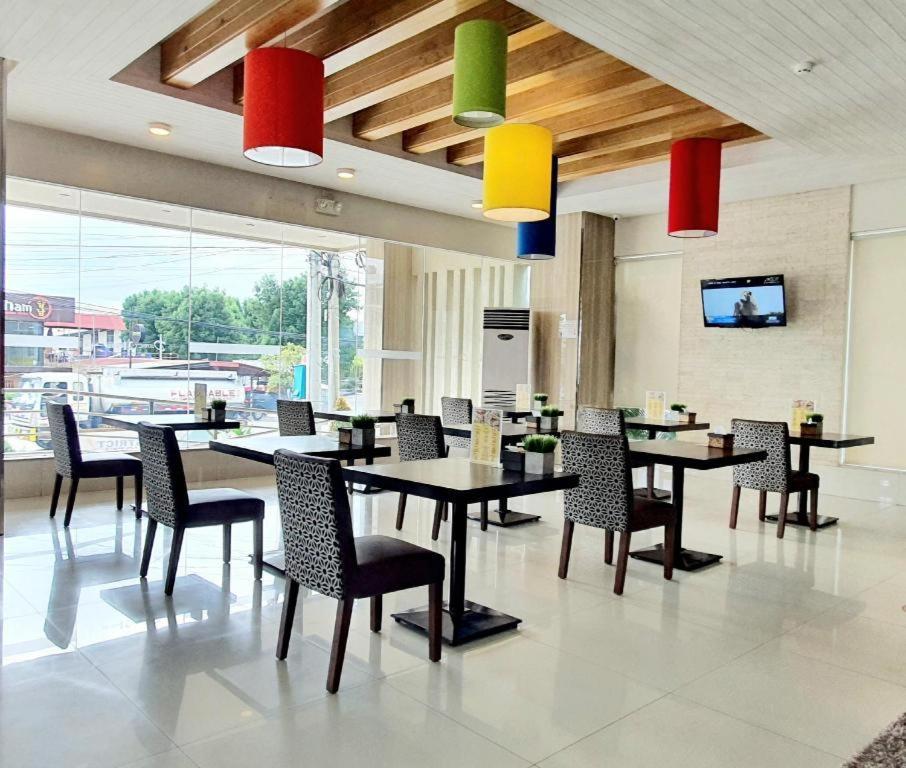 District 21 Hotel Iloilo Extérieur photo