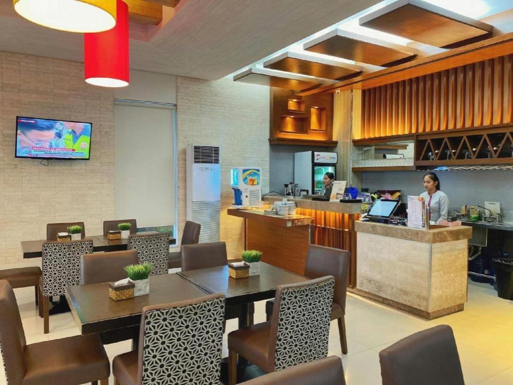 District 21 Hotel Iloilo Extérieur photo