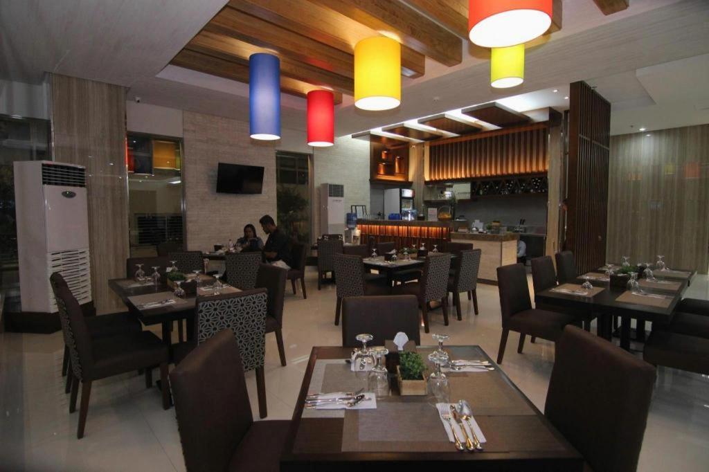District 21 Hotel Iloilo Extérieur photo