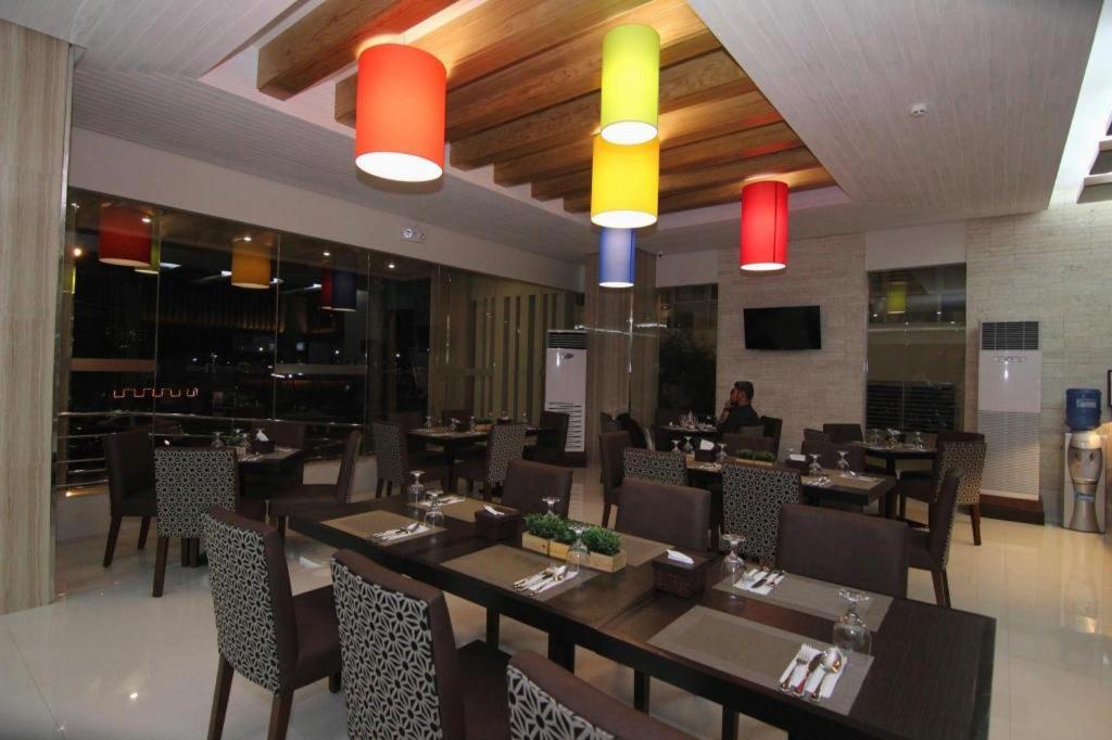 District 21 Hotel Iloilo Extérieur photo