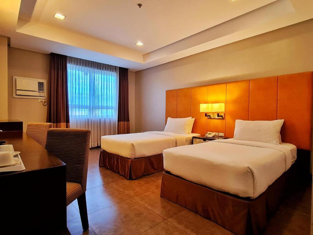 District 21 Hotel Iloilo Extérieur photo