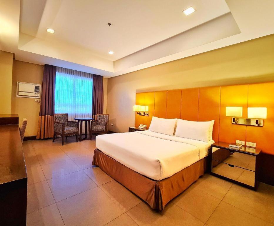 District 21 Hotel Iloilo Extérieur photo