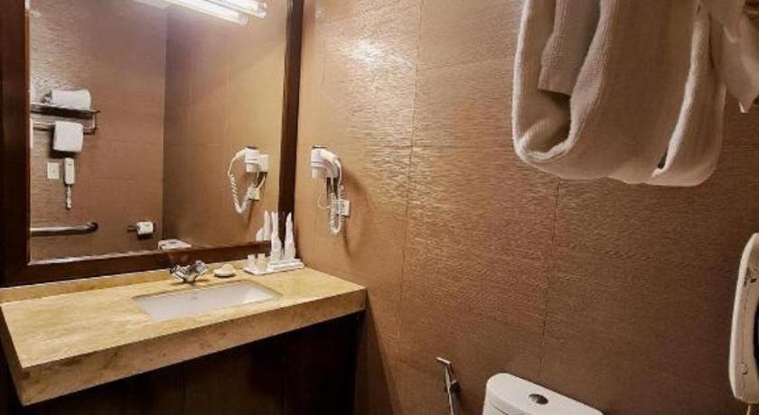 District 21 Hotel Iloilo Extérieur photo